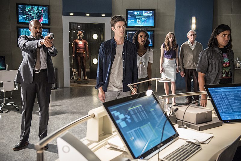 The Flash Review- The Darkness and the Light