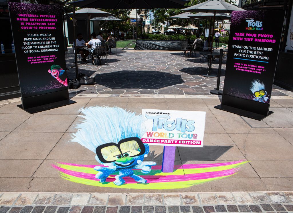 Check out the super cute 3D “Tiny Diamond” Chalk Installation for TROLLS WORLD TOUR!